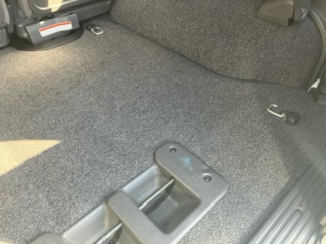 ビッグホーン 　プレジールＩＩ　純正アルミ　３列シート　７人乗り　記録簿　車検令和９年１１月　ターボ交換済（16枚目）