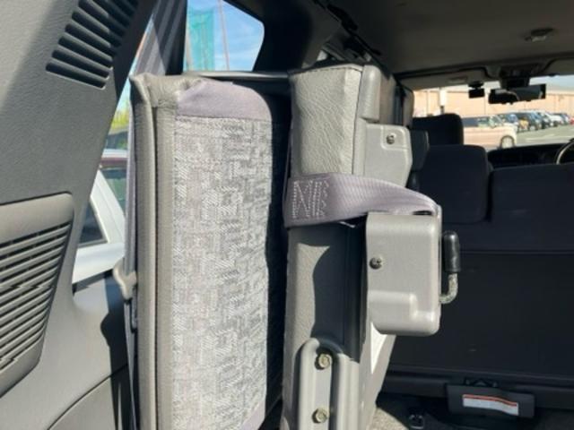 ビッグホーン 　プレジールＩＩ　純正アルミ　３列シート　７人乗り　記録簿　車検令和９年１１月　ターボ交換済（18枚目）