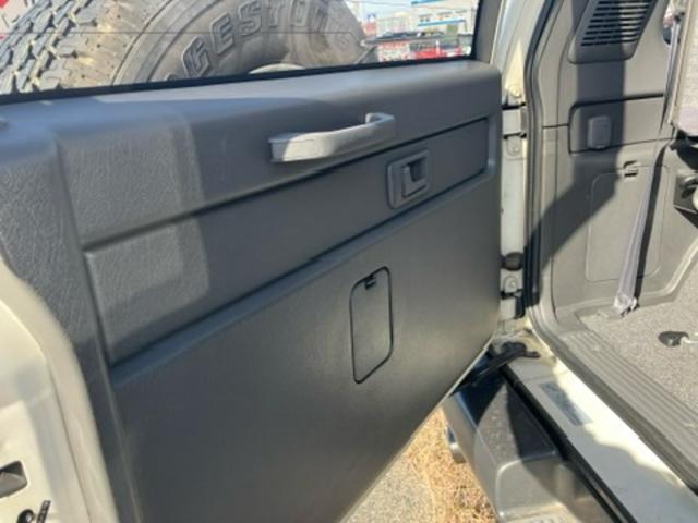 ビッグホーン 　プレジールＩＩ　純正アルミ　３列シート　７人乗り　記録簿　車検令和９年１１月　ターボ交換済（20枚目）