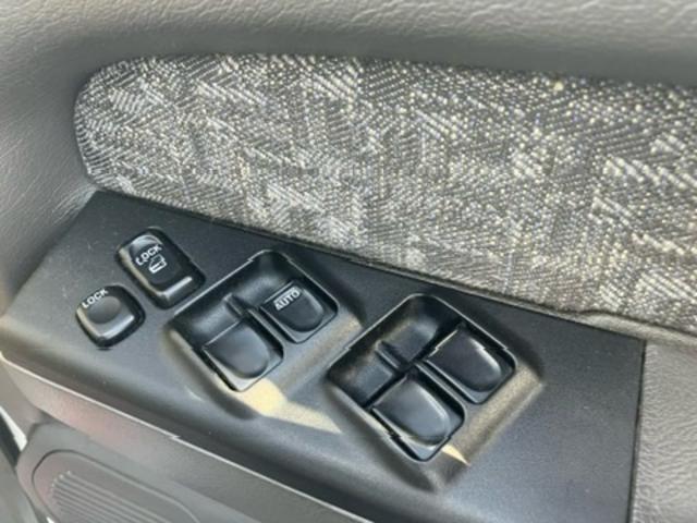 ビッグホーン 　プレジールＩＩ　純正アルミ　３列シート　７人乗り　記録簿　車検令和９年１１月　ターボ交換済（22枚目）