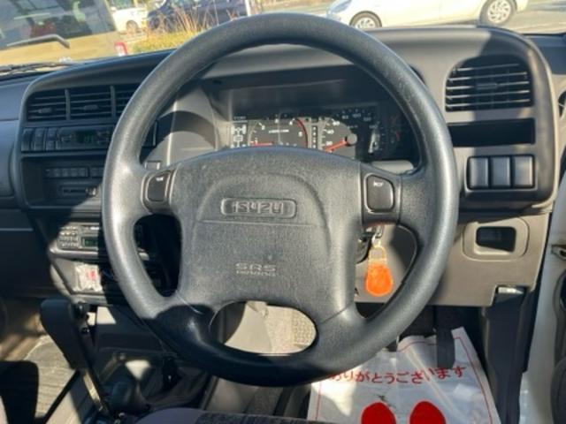 ビッグホーン 　プレジールＩＩ　純正アルミ　３列シート　７人乗り　記録簿　車検令和９年１１月　ターボ交換済（26枚目）