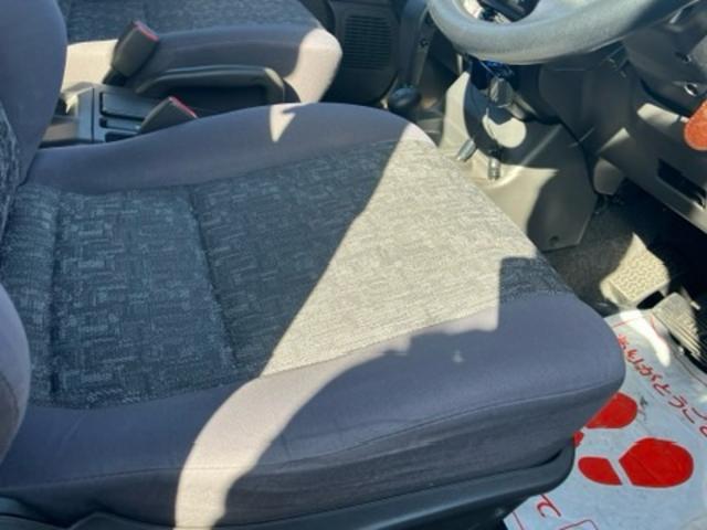 ビッグホーン 　プレジールＩＩ　純正アルミ　３列シート　７人乗り　記録簿　車検令和９年１１月　ターボ交換済（29枚目）