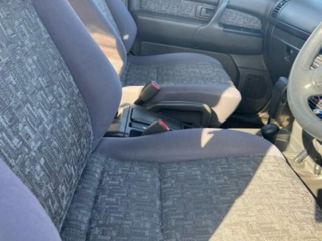 ビッグホーン 　プレジールＩＩ　純正アルミ　３列シート　７人乗り　記録簿　車検令和９年１１月　ターボ交換済（30枚目）