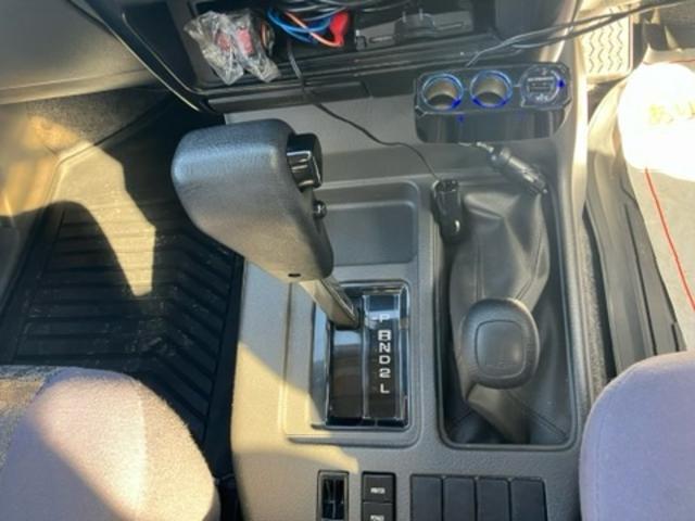 ビッグホーン 　プレジールＩＩ　純正アルミ　３列シート　７人乗り　記録簿　車検令和９年１１月　ターボ交換済（36枚目）