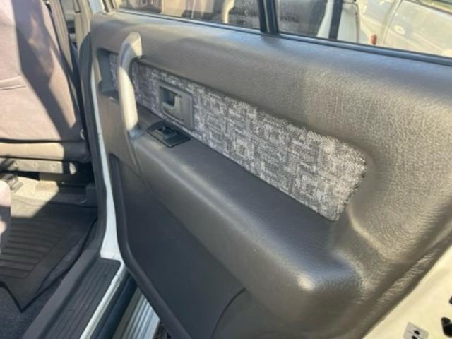 ビッグホーン 　プレジールＩＩ　純正アルミ　３列シート　７人乗り　記録簿　車検令和９年１１月　ターボ交換済（41枚目）