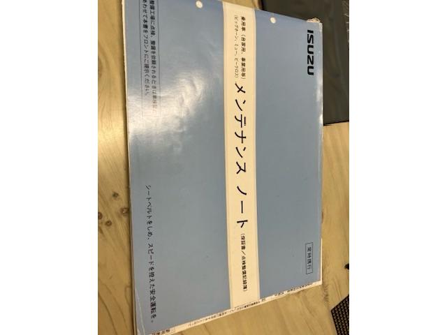 ビッグホーン 　プレジールＩＩ　純正アルミ　３列シート　７人乗り　記録簿　車検令和９年１１月　ターボ交換済（60枚目）