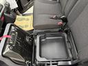 助手席シートは収納が出来るようになってます