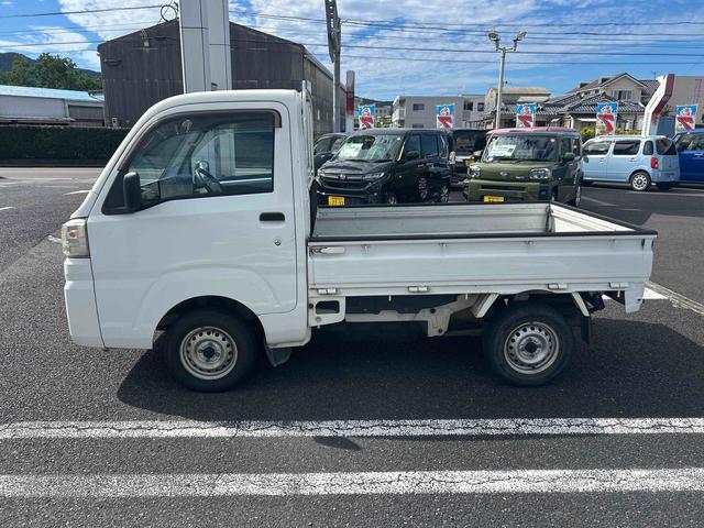 車両左側面からの写真になります♪
