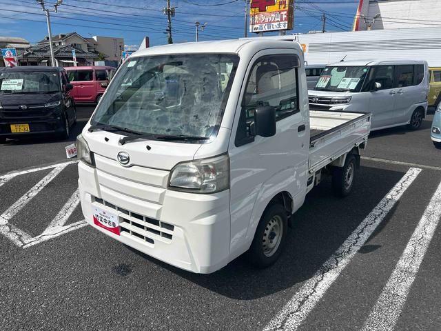 車両左斜め前方からの写真になります♪
