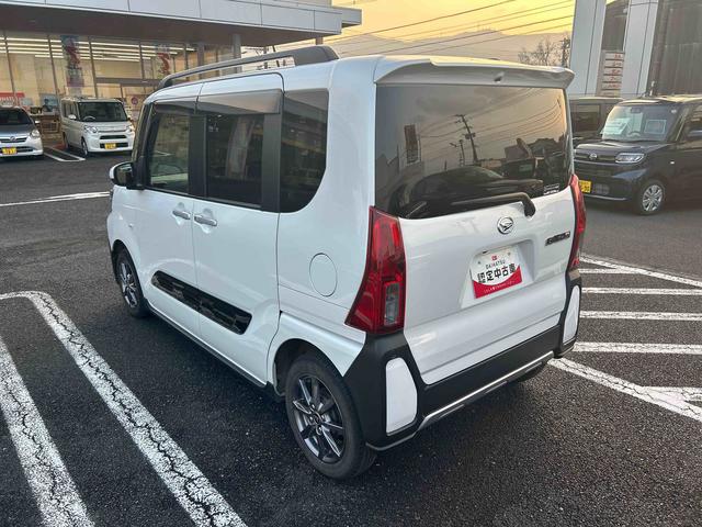 タント ファンクロス　インパネシフト　プッシュスタートスイッチ　電子カードキー　電動パーキングブレーキ　衝突軽減システム　両側オートドア　レーンキープアシスト　ＡＢＳ　アルミホイール　フォグランプ（9枚目）