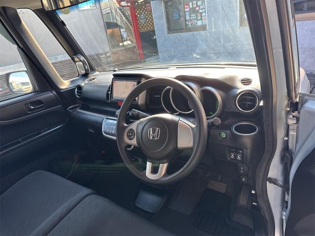 Ｎ－ＢＯＸ Ｇ　ＳＳパッケージ　バックカメラ　両側電動スライドドア　ナビ　スマートキー　アイドリングストップ　電動格納ミラー　ベンチシート　ＣＶＴ　盗難防止システム　ＡＢＳ　ＥＳＣ　アルミホイール　衝突安全ボディ　エアコン（9枚目）