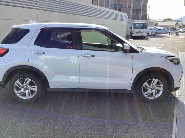 ロッキー X フロアシフト プッシュスタートスイッチ 電子カードキー ディスプレイオーディオ 衝突被害軽減システム 車線逸脱防止 オートハイビーム アルミホイール ABS(4枚目)