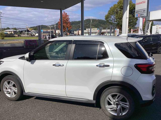 ロッキー X フロアシフト プッシュスタートスイッチ 電子カードキー ディスプレイオーディオ 衝突被害軽減システム 車線逸脱防止 オートハイビーム アルミホイール ABS(9枚目)