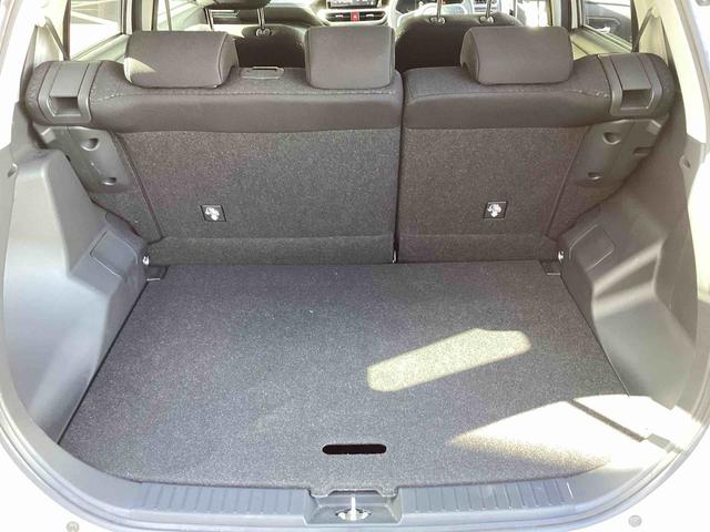 ロッキー X フロアシフト プッシュスタートスイッチ 電子カードキー ディスプレイオーディオ 衝突被害軽減システム 車線逸脱防止 オートハイビーム アルミホイール ABS(18枚目)