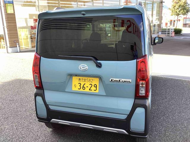 タント ファンクロス　インパネシフト　プッシュスタートスイッチ　電子カードキー　電動パーキングブレーキ　衝突軽減システム　レーンキープアシスト　ＡＢＳ　アルミホイール（3枚目）