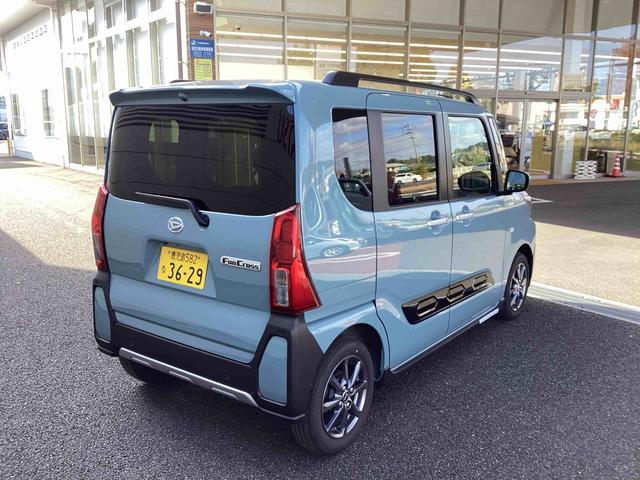 タント ファンクロス　インパネシフト　プッシュスタートスイッチ　電子カードキー　電動パーキングブレーキ　衝突軽減システム　レーンキープアシスト　ＡＢＳ　アルミホイール（8枚目）