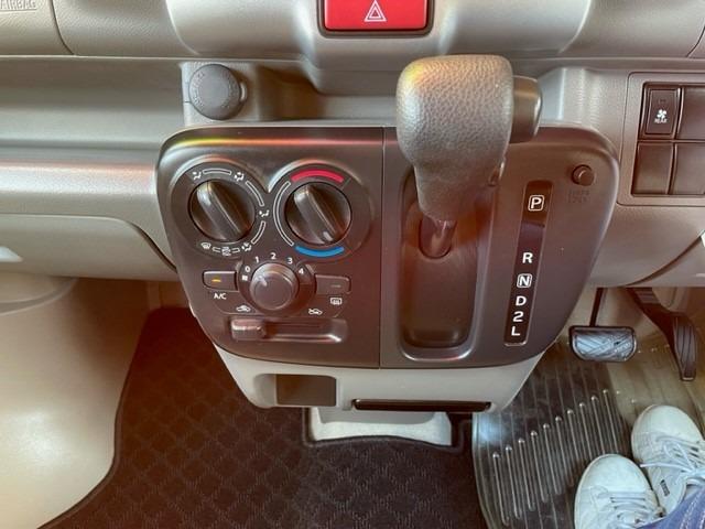 ジョインターボ　セーフティサポート　リフトアップ　マッドタイヤ　ＳＤナビ　フルセグＴＶ　デジタルインナーミラー型ドラレコ　　　　キーレス　オートライト　革調シートカバー(20枚目)
