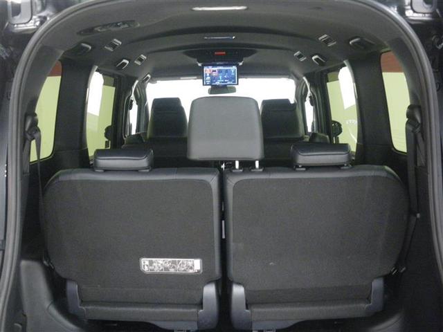 当社の九州運輸局指定工場にて、納車前点検整備致します。　点検項目数は１００項目に及び、安心の状態でお客様にお届けいたします！買ってからも安心のカーライフを提供します。