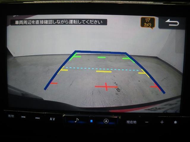 バックモニター付き。車両後方の映像がナビ画面に表示されるので、車庫入れが苦手な人も安心です。ただし、目視確認もお忘れなくお願いいたします。