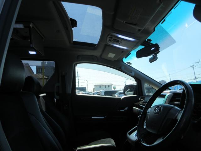 ヴェルファイア ２．４Ｚ　ゴールデンアイズ　衝突軽減　両側電動　サンルーフ　９インチナビフルセグ　Ｂｌｕｅｔｏｏｔｈ　バックカメラ　ＨＩＤオートライト　電動リアゲート　オートクルーズ　ＥＴＣ　純正１８インチアルミ　走行６２７６３キロ　禁煙車（16枚目）