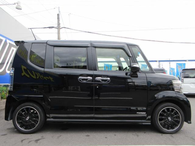 N-BOXカスタム G ターボSSブラックスタイルパッケージ 衝突軽減 ハーフレザーシート&ヒーター 両側電動 SDナビフルセグ Bluetooth バックカメラ HIDオートライト オートクルーズ ETC 純正エアロ&専用アルミ 走行19823キロ 禁煙車(4枚目)