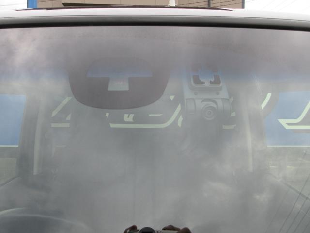 N-BOXカスタム G ターボSSブラックスタイルパッケージ 衝突軽減 ハーフレザーシート&ヒーター 両側電動 SDナビフルセグ Bluetooth バックカメラ HIDオートライト オートクルーズ ETC 純正エアロ&専用アルミ 走行19823キロ 禁煙車(10枚目)