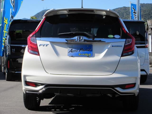 フィットハイブリッド Ｓ　ホンダセンシング　後期型　純正８インチナビフルセグ　ＤＶＤ再生　Ｂｌｕｅｔｏｏｔｈ　バックカメラ　ＬＥＤオートハイビームライト　オートクルーズ　ＥＴＣ　純正１６インチアルミ　走行４１８３８キロ　禁煙車（3枚目）