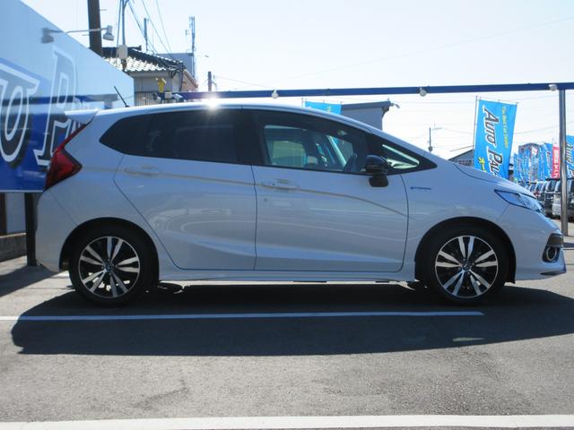 フィットハイブリッド Ｓ　ホンダセンシング　後期型　純正８インチナビフルセグ　ＤＶＤ再生　Ｂｌｕｅｔｏｏｔｈ　バックカメラ　ＬＥＤオートハイビームライト　オートクルーズ　ＥＴＣ　純正１６インチアルミ　走行４１８３８キロ　禁煙車（4枚目）