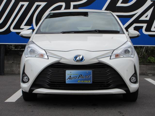 ヴィッツ ハイブリッドＦ　セーフティーエディションＩＩＩ　トヨタセーフティセンス　純正ナビフルセグ　Ｂｌｕｅｔｏｏｔｈ　バックカメラ　ＬＥＤオートライト　クリアランスソナー　スマートキー＆プッシュスタート　ＥＴＣ　走行２２４９１キロ　禁煙車（2枚目）