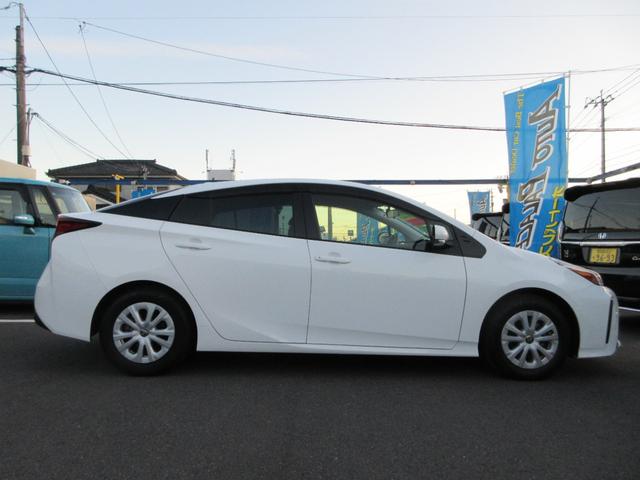 プリウス S トヨタセーフティ LEDオートハイビームライト SDナビフルセグ Bluetooth DVD再生 バックカメラ オートクルーズ ETC 純正16インチ 走行46149キロ 禁煙車(4枚目)