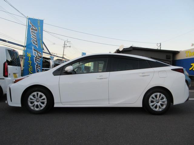 プリウス S トヨタセーフティ LEDオートハイビームライト SDナビフルセグ Bluetooth DVD再生 バックカメラ オートクルーズ ETC 純正16インチ 走行46149キロ 禁煙車(5枚目)