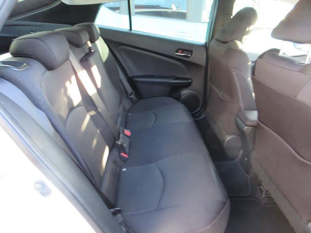 プリウス S トヨタセーフティ LEDオートハイビームライト SDナビフルセグ Bluetooth DVD再生 バックカメラ オートクルーズ ETC 純正16インチ 走行46149キロ 禁煙車(17枚目)