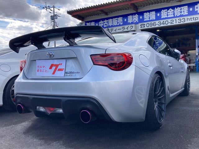 ８６ ＧＴ　ＨＫＳ車高調　ロッソモデロマフラー　トラストオイルクーラー　エンケイ１８インチアルミ　カーボンＧＴウィング　社外ＬＥＤテール　ナビ　ＴＶ　バックモニター　ＥＴＣ（5枚目）