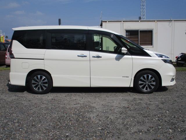 セレナ ハイウェイスターＶ　禁煙車　エマージェンシーブレーキ　アラウンドビューモニター　ハンズフリー付両側パワースライドドア　前後クリアランスソナー　純正ＳＤナビ　ＥＴＣ（7枚目）