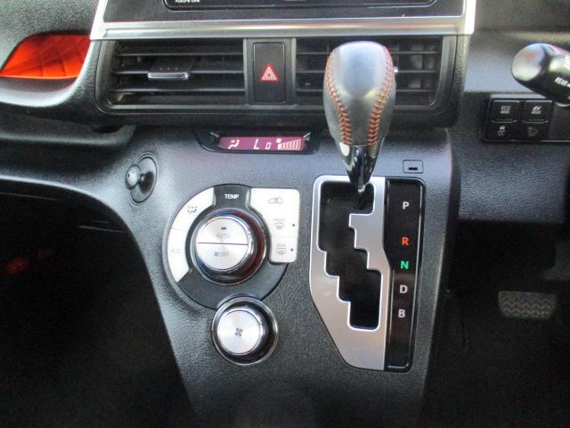 シエンタ ハイブリッドG クエロ ワンオーナー 禁煙車 トヨタセーフティセンス 社外SDナビ ビルトインETC 両側パワースライドドア(13枚目)