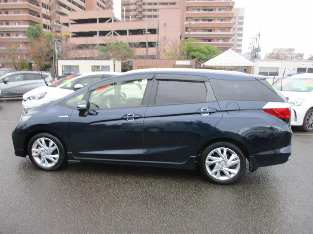 シャトル ハイブリッドZ ワンオーナー 禁煙車 あんしんパッケージ 衝突被害軽減ブレーキ サイドエアバック 純正SDナビ ビルトインETC バックモニター 社外ドライブレコーダー ハーフレザーシート(3枚目)