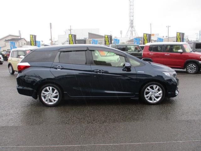 シャトル ハイブリッドZ ワンオーナー 禁煙車 あんしんパッケージ 衝突被害軽減ブレーキ サイドエアバック 純正SDナビ ビルトインETC バックモニター 社外ドライブレコーダー ハーフレザーシート(7枚目)