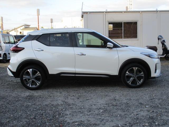 キックス Ｘ　ツートーンインテリアエディション　禁煙車　エマージェンシーブレーキ　前後クリアランスソナー　アラウンドビューモニター　純正ＳＤナビ　プロパイロット（7枚目）