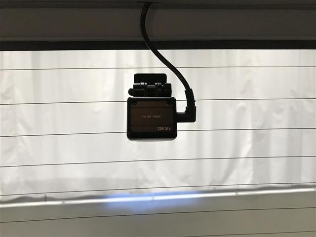 後方ドライブレコーダー装備！追突事故やあおり運転といった後方からのトラブルへの備えとなり、いざと言う時の強い味方です♪