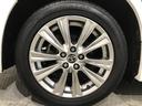 純正１８インチアルミホイール装備。