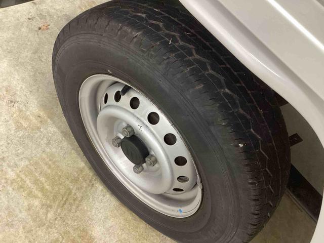 キャリイトラック KX 5速MT車 ハイロー切り替え4WD車 デフロック 作業灯 パワーウィンドウ リモコンキー フォグランプ CDプレーヤー 運転席エアバッグ ABS(22枚目)