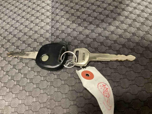 キャリイトラック KX 5速MT車 ハイロー切り替え4WD車 デフロック 作業灯 パワーウィンドウ リモコンキー フォグランプ CDプレーヤー 運転席エアバッグ ABS(28枚目)