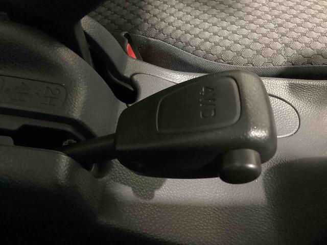 キャリイトラック KX 5速MT車 ハイロー切り替え4WD車 デフロック 作業灯 パワーウィンドウ リモコンキー フォグランプ CDプレーヤー 運転席エアバッグ ABS(31枚目)