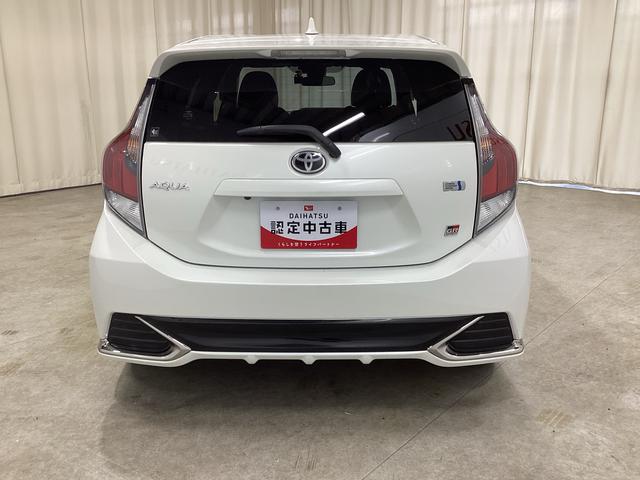 アクア Ｇ　ＧＲスポーツ　フロアシフト　プッシュスタートスイッチ　電子カードキー　オートエアコン　ＡＢＳ　運転席助手席エアバッグ　フォグランプ（3枚目）