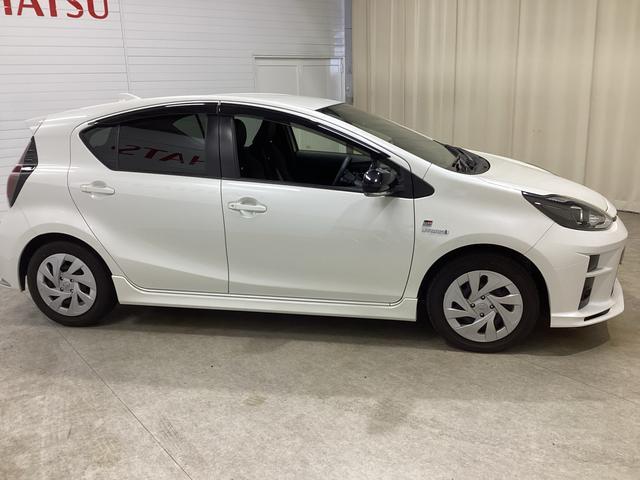 アクア Ｇ　ＧＲスポーツ　フロアシフト　プッシュスタートスイッチ　電子カードキー　オートエアコン　ＡＢＳ　運転席助手席エアバッグ　フォグランプ（4枚目）