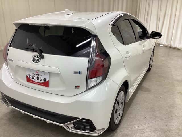 アクア Ｇ　ＧＲスポーツ　フロアシフト　プッシュスタートスイッチ　電子カードキー　オートエアコン　ＡＢＳ　運転席助手席エアバッグ　フォグランプ（8枚目）