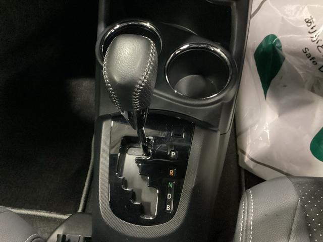 アクア Ｇ　ＧＲスポーツ　フロアシフト　プッシュスタートスイッチ　電子カードキー　オートエアコン　ＡＢＳ　運転席助手席エアバッグ　フォグランプ（10枚目）