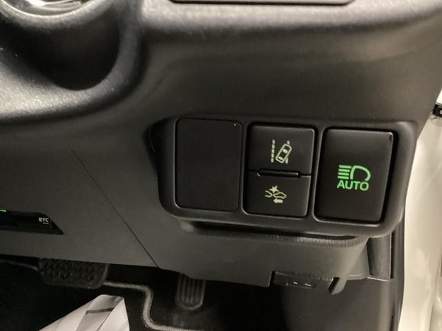 アクア Ｇ　ＧＲスポーツ　フロアシフト　プッシュスタートスイッチ　電子カードキー　オートエアコン　ＡＢＳ　運転席助手席エアバッグ　フォグランプ（32枚目）