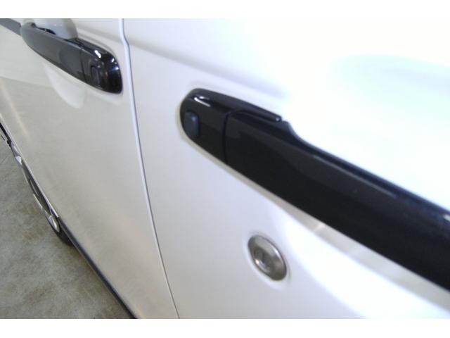 キーフリーシステムでドアロックの開け閉めもラクラクです。