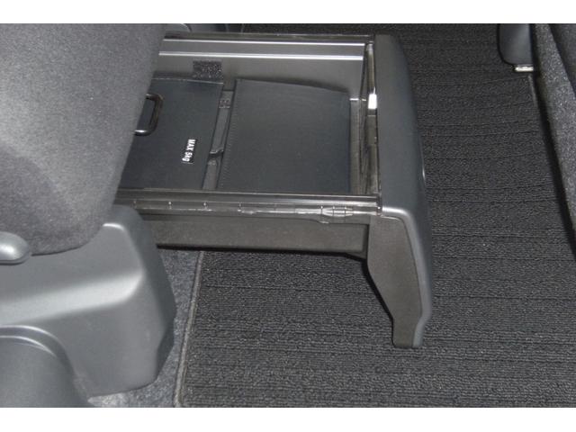 リアシートのトレイの写真です